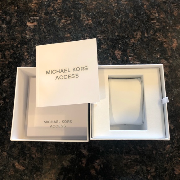 Michael Kors Fitness Tracker - Picture 3 of 4